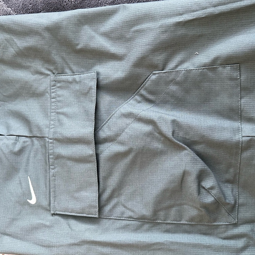 Nike Women's Green Cargo Joggers - Picture 6 of 13